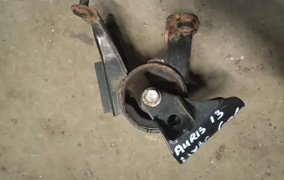 Toyota Auris E180 Engine mount bracket