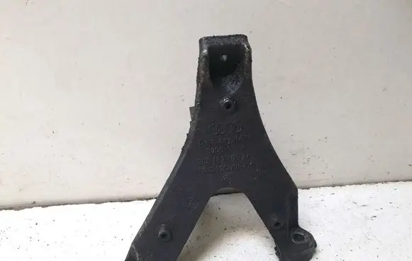 Audi A4 S4 B7 8E 8H Engine mounting bracket 8E0199308