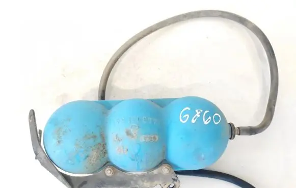 Vacuum air tank