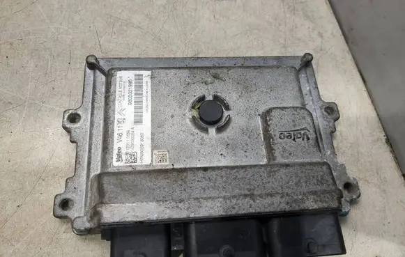 Peugeot 208 Engine control unit/module V29033054A 123110684 9805321980