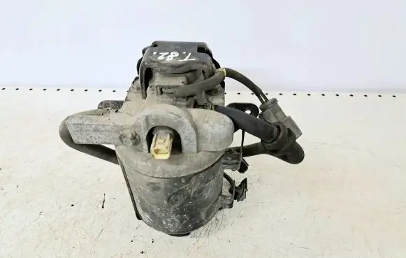 Honda FR-V Fuel filter housing 