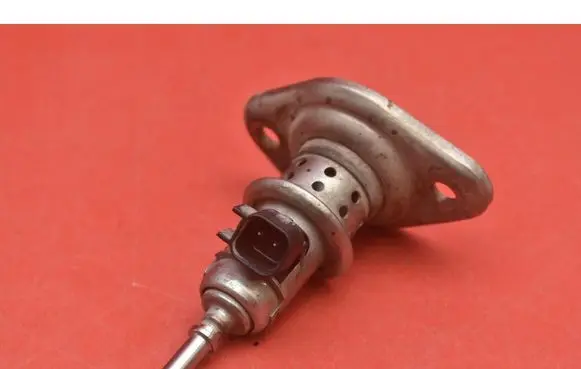 Opel Insignia A Fuel injector 55501991