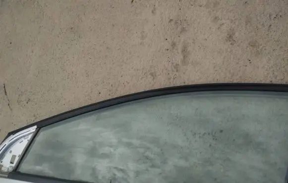 Honda Civic Front door window glass four-door as2