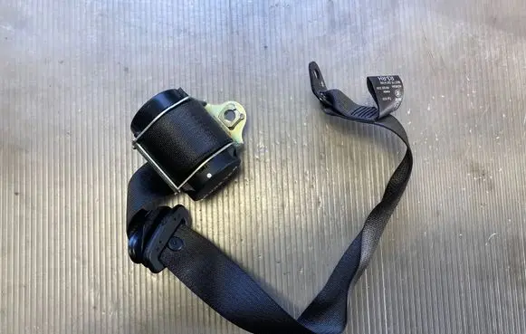 Rear seatbelt