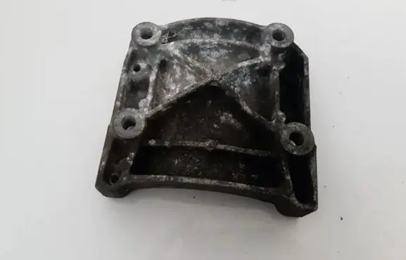 Honda CR-V Engine mounting bracket