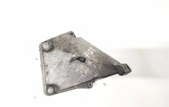Engine mounting bracket