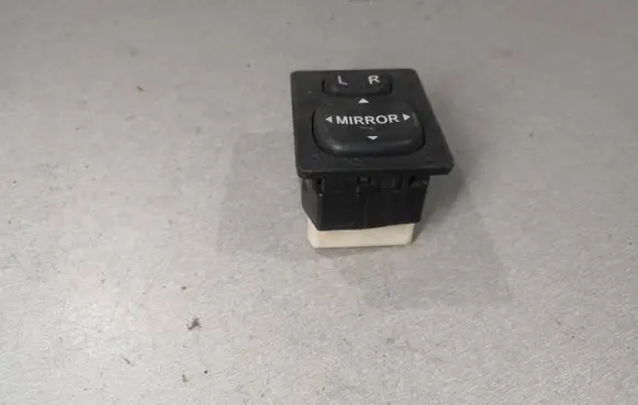 Toyota Corolla Verso E121 Wing mirror switch 769746D