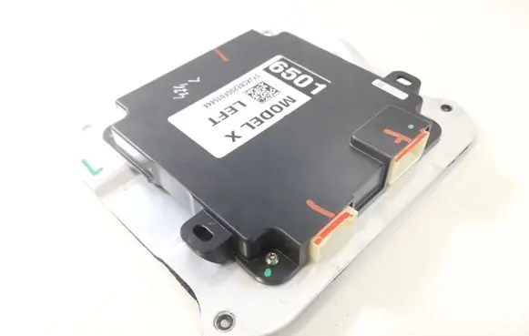 Tesla Model X Door control unit/module 1037222-10-C