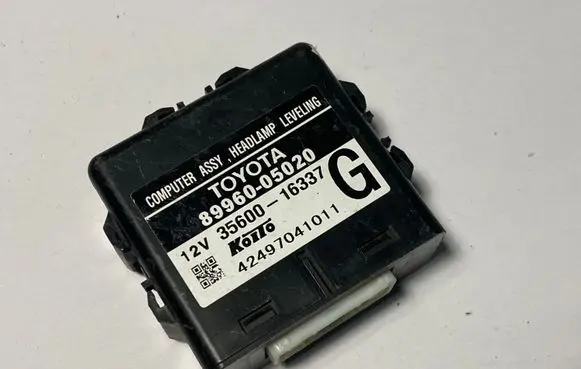Toyota Avensis T250 Light module LCM 8996005020 3560005020