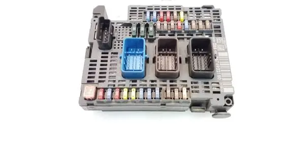 Peugeot 508 Fuse module 9674922180