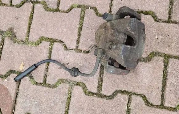 Opel Adam Front brake caliper 