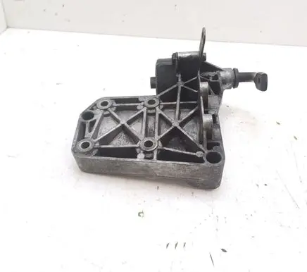 BMW 7 E38 A/C compressor mount bracket 7786194