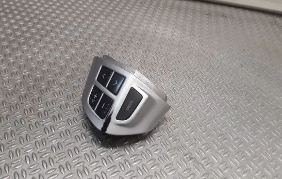 Steering wheel buttons/switches