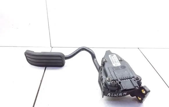 Seat Alhambra (Mk1) Accelerator throttle pedal 7M1721603A 98VW9F836AB