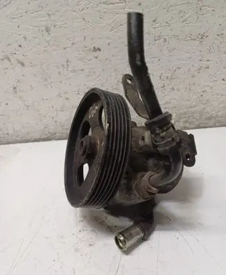 Ford Focus Power steering pump 26103773
