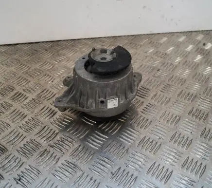 Mercedes-Benz C W205 Engine mount bracket A2052400300