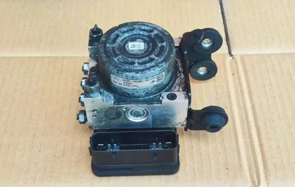 Ford Mondeo MK V ABS Pump EG9C-2C405-EG
