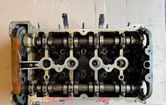 Peugeot 308 Engine head V753471080 5F02