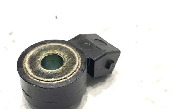 BMW 5 G30 G31 G38 Detonation knock sensor 7598861