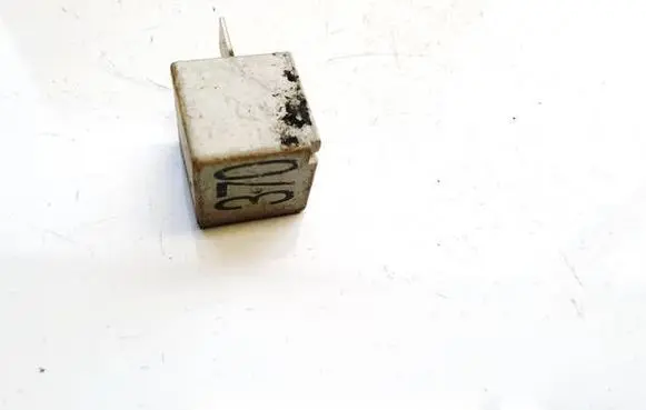 Volkswagen PASSAT B5.5 Other relay 8d0951253 370