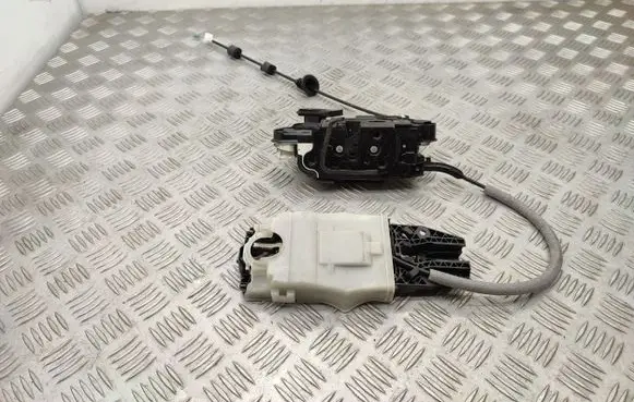 Skoda Octavia Mk3 (5E) Front door lock 5E1837015A 5L0837885B