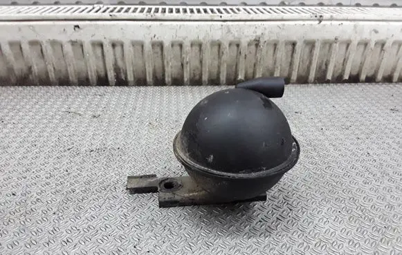 Volkswagen Golf IV Vacuum air tank 054129808