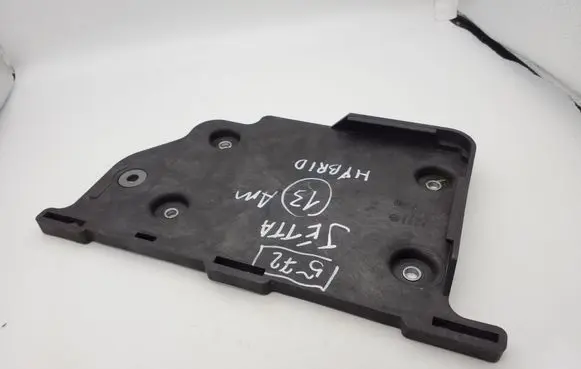 Volkswagen Jetta VI Battery tray 5C0915331