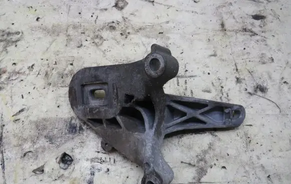 Mini Cooper Countryman R60 Engine mount bracket 67871110