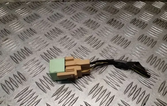 Volkswagen Tiguan Other relay 4H0951253