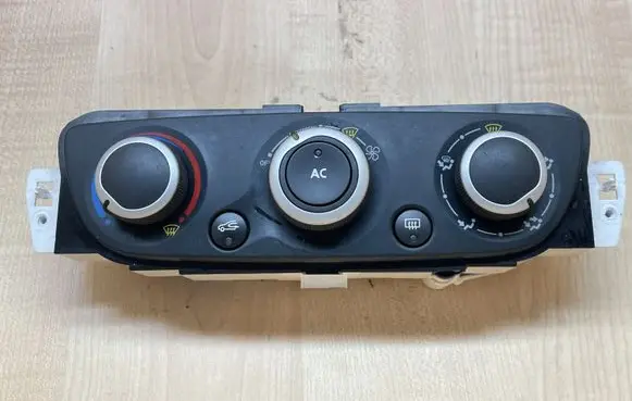 Renault Megane III Climate control unit T1001877V T1001786G T1001876K