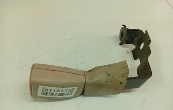 Toyota Avensis T250 Rear seatbelt buckle