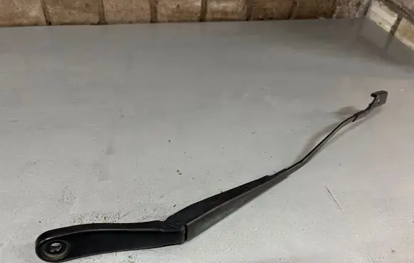 Volvo V40 Front wiper blade arm 31276064