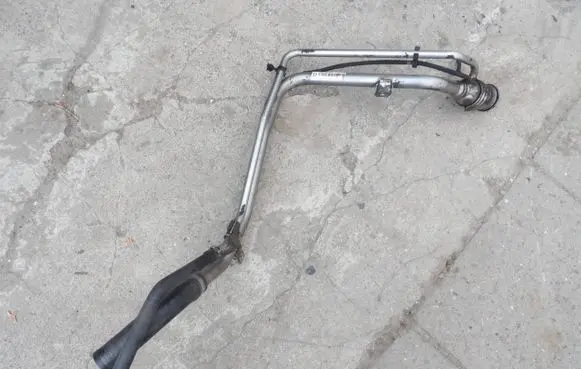 Ford Fiesta Fuel tank filler neck pipe 9A619032BE