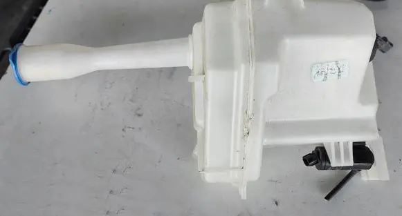 KIA Optima Windshield washer fluid reservoir/tank 98TYS