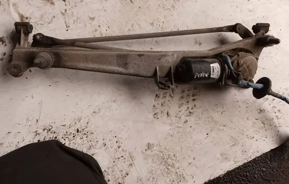 Mitsubishi Pajero Pinin Front wiper linkage 