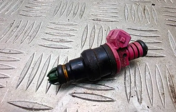 BMW 7 E38 Fuel injector 0280150440