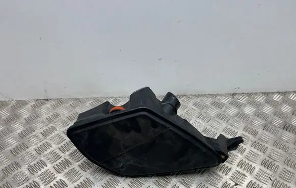 BMW 5 G30 G31 G38 Intake resonator 8612084