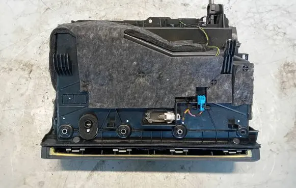 Mercedes-Benz C W204 Glove box A2046802691 000660615 20080818T331