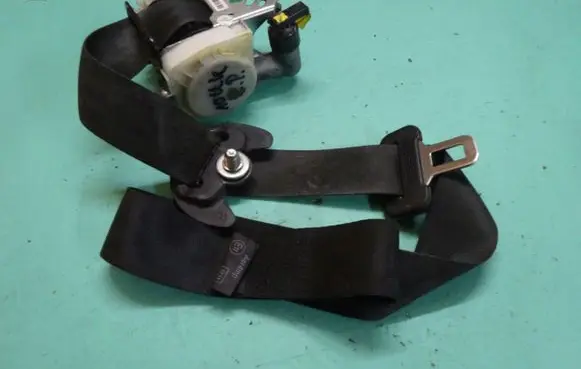 Hyundai i20 (PB PBT) Seat belt trim 1J240