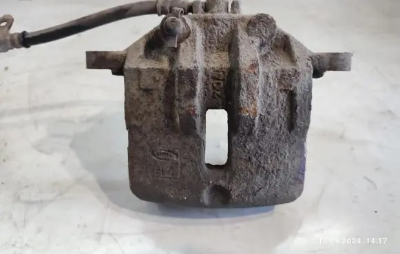 KIA Carens II Front brake caliper