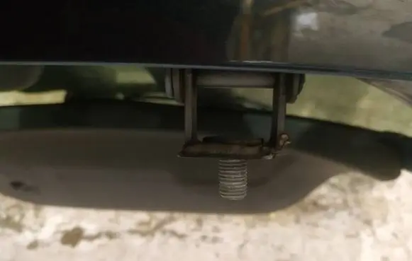 Toyota Yaris Tailgate/trunk/boot hinge 