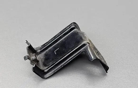 Honda CR-V Fender mounting bracket