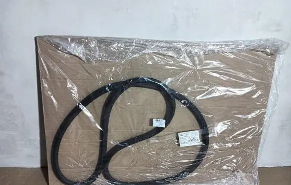 Audi Q3 F3 Front door rubber seal 8U0831721