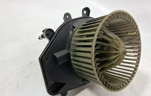 Volkswagen PASSAT B5 Heater fan/blower 740221233F 8D1820021