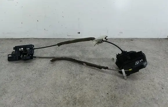 Nissan Qashqai Front door lock 