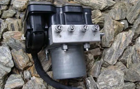 Nissan Juke II F16 ABS Pump 476604456R 970176 2301112328