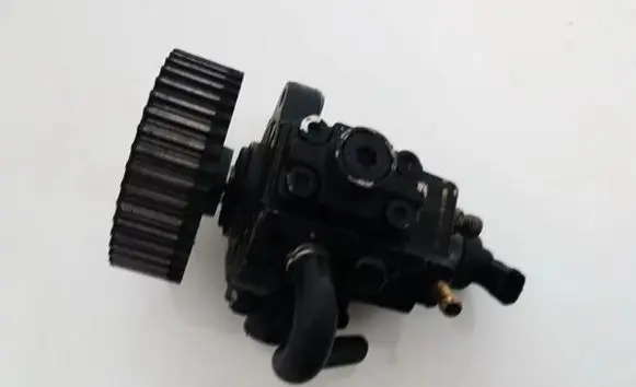 Opel Astra H Fuel injection high pressure pump 0445010097 0055193731