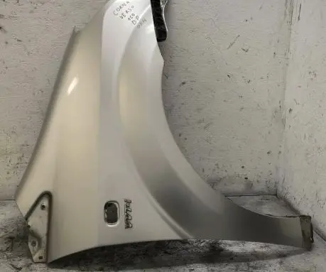 Toyota Corolla Verso E121 Fender 1C0