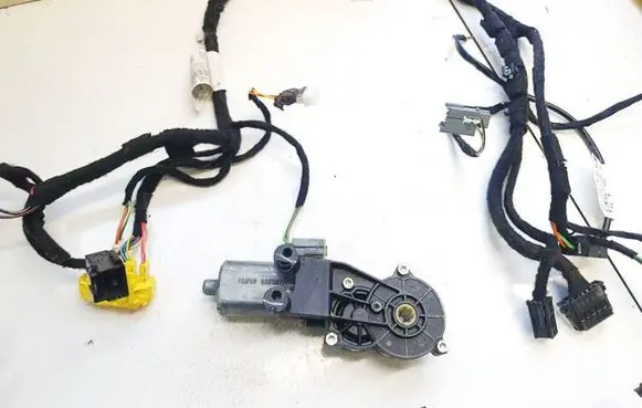 Mercedes-Benz ML W164 Seat adjustment motor 0390203211 82059113-4