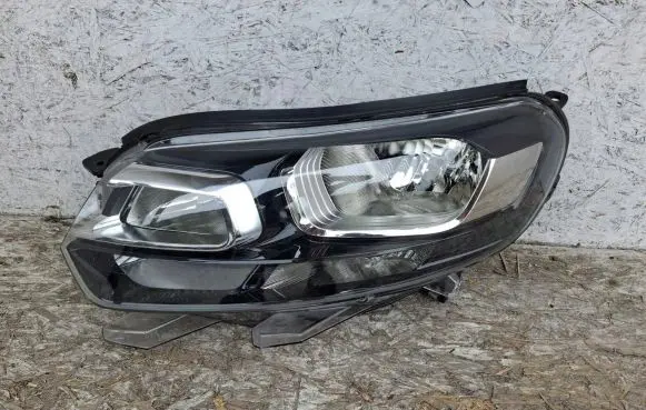 Opel Vivaro Headlights/headlamps set 9808567780